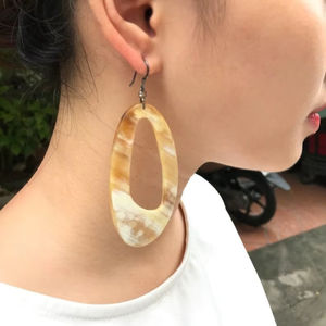 "Boucles d'oreilles en corne de buffle de meilleure qualité, bijoux de charme faits à la main à la mode pour femmes et filles - Product Image 1