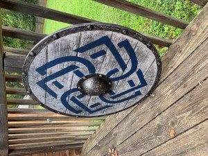 Authentique bouclier de navire viking du Dernier Royaume, vieilli au combat, en acier avec poignée en cuir, option DIY OEM pour Battles Edge Master Manufacture - Product Image 2