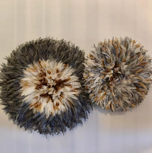 Ornement mural rond en fibre de bambou Art Déco bleu et blanc, plumes, bois, décoration intérieure, accent floral en peluche, luxe, toutes saisons - Product Image 3