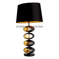 Lampes de table élégantes en aluminium au design ancien fabriqué à la main pour la décoration intérieure moderne avec un éclairage ambiant chaleureux pour les salons