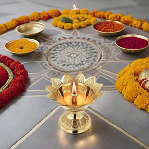 โคมไฟดิวาสีทองพร้อมสลักดีไซน์โคมไฟน้ำมันทองเหลืองทำด้วยมือและอุปกรณ์เสริมสำหรับวัดดิวาลิพูจาและของขวัญตกแต่งบ้าน - Product Image 1