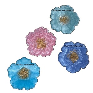 Dessous de verre en résine fait main avec une surface lisse et brillante conçue pour apporter de la sophistication aux prix de gros - Product Image 6
