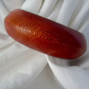 Brazalete de Moda de Lujo para Mujer y Color Marrón Natural de Alta Calidad - Product Image 1