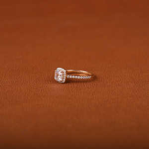 Anillo de Bodas de compromiso de diamante de corte Asscher cultivado en laboratorio chapado en oro sólido de 10KT estilo clásico con diamante certificado IGI glamoroso - Product Image 2