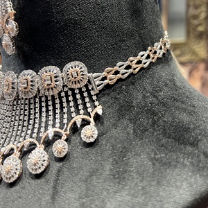 สร้อยคอทองคำ 14k ประดับเพชรแท้ทรงกลมเจียระไนแบบบริลเลียนท์  รับรองโดยผู้เชี่ยวชาญด้านอัญมณี ดีไซน์หรูหรา - Product Image 3