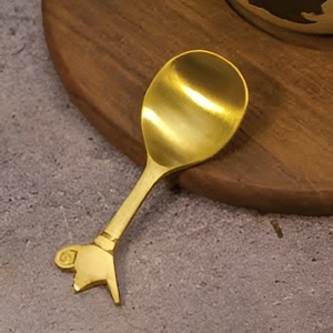 Cuillère en laiton poli haut de gamme pour le thé, faite à la main avec un design élégant, prix bas, personnalisable pour la cuisine et la maison, couverts - Product Image 1