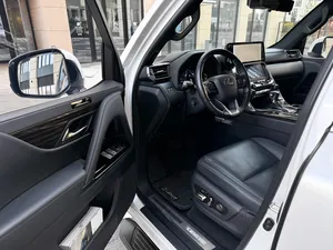 LX 600 IV 2024, Bajo Kilometraje, Motor en Buen Estado, Transmisión Automática, Techo Panorámico, Luces, Listo para Enviar - Product Image 2
