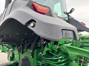 Tractor Agrícola MAVERICK 2022 8RT 310 con Transmisión de Engranajes, 120HP, Chasis Grande, 4x4 - Product Image 4
