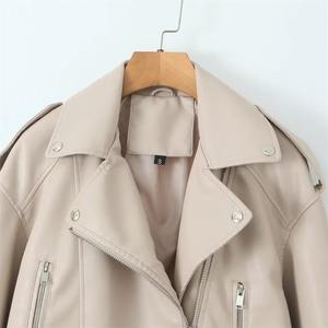 Chaqueta corta de motocicleta para mujer, abrigo de cuero PU negro transpirable con cinturón de punto relleno de algodón, novedad de otoño 2025 - Product Image 2