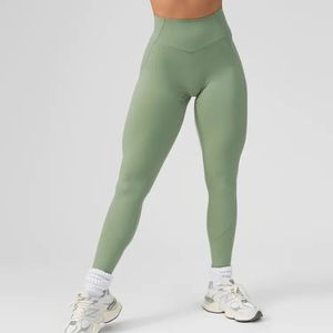 2025 Top Selling Gym Yoga Leggings for Women V-Shape Tight Legging Elastic Waist Butt Lift Workout Running <b>Pants</b> Yoga Leggings - Product Image 4