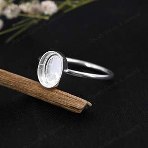 แหวนเงินแท้ 925 ชุบทอง 18k ทรงวงรี 7x9 มม. สำหรับใส่พลอยคาโบชอง  งานแฮนด์เมด  สำหรับใส่เรซิ่นน้ำนมแม่ หรือใส่เถ้ากระดูก  ทำเป็นเครื่องประดับเก็บความทรงจำ DIY - Product Image 3