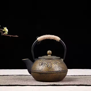 Lujoso juego de té con un acabado metálico y diseño grabado intrincadamente tallado Tetera de café Vasos de alta calidad al por mayor - Product Image 6