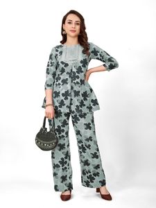 ชุดเสื้อและกางเกงมีกระเป๋าทั้งสองข้างพิมพ์ลายผ้าเครปหนักพร้อมงานเย็บปักถักร้อยที่คอ - Product Image 5