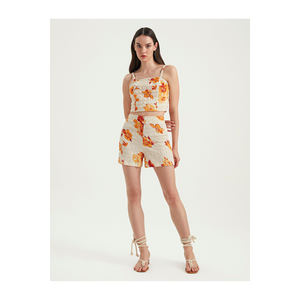 Shorts de Mujer con Estampado Floral Amarillo, Hechos de TR, para Uso Diario - Product Image 6