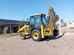 รถตักล้อยาง JCB 3CX พร้อมหัวขุด |   รถขุดตักดินแบบขับเคลื่อนสี่ล้อ |   เครื่องขุดและตักงานหนัก - Product Image 3
