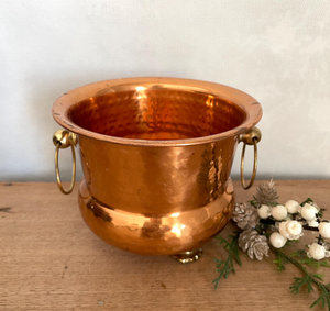 Macetero de Metal Grande de Cobre con Diseño Martillado, Decoración de Jardín de Diseño Personalizado, Macetero de Metal para Exteriores - Product Image 1