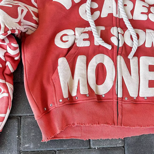 Sweat à capuche zippé en détresse rouge corail qui se soucie d'obtenir de l'argent Sweat à capuche streetwear imprimé graphique unisexe - Product Image 3