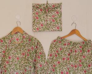 Ensemble de pyjamas en pur coton vêtements de nuit doux avec bretelles spaghetti bleu dentelle PJ's pour l'été pour demoiselles d'honneur se prélasser motif anime - Product Image 4