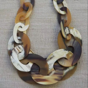 Juego de Aretes de Aro y Collar de Latón Hechos a Mano para Mujer - Joyería Artesanal Minimalista de Bela Artisan para Venta al por Mayor - Product Image 1