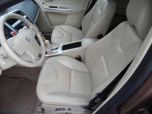 2010 pour XC60 SUV Turbo avec intérieur foncé, boîte de vitesses automatique, conduite à gauche, sièges en tissu, norme d'émission Euro V, caméra de recul 360° - Product Image 3