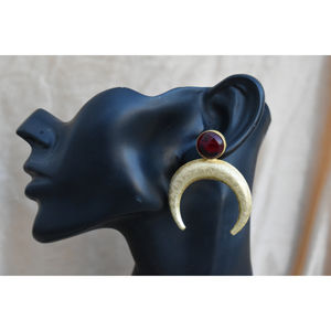 Pendientes de tuerca de piedra chapada en oro hechos a mano para niñas y mujeres, aretes de latón, novedad, venta al por mayor - Product Image 4