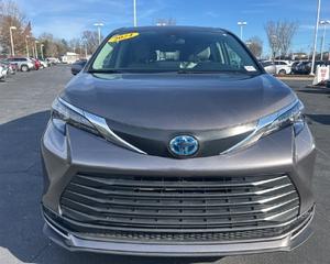 Toyota Sienna LE VAN 2024 Usada, 8 Pasajeros, Tracción en las Cuatro Ruedas, con Bajo Kilometraje - Product Image 4