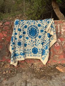 Colcha Suzani Bordada a Mano Colorida – Colcha Estilo Uzbeko, Manta de Algodón Floral, Decoración Boho para Dormitorio y Habitación de Invitados - Product Image 1