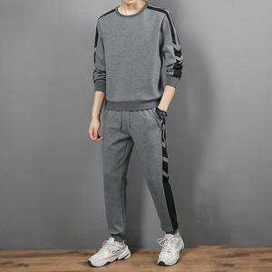 Vente en gros de survêtements à col ras du cou pour hommes, ensemble noir, haut à rayures et bas de jogging, vêtements de sport, survêtements de sport personnalisés - Product Image 5