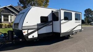 CARAVANA C-R-O-S-S-R-O-A-D-S RV C-R-U-I-S-E-R AIRE 27RBS USADA EN BUEN ESTADO, MODELO 2022, DISPONIBLE PARA LA VENTA - Product Image 2