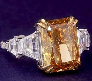 Bague en diamant de laboratoire de taille radiant, jaune vif fantaisie, 7 carats, plaqué rhodium 18 carats, bijoux de luxe pour femmes, bague de fiançailles - Product Image 1