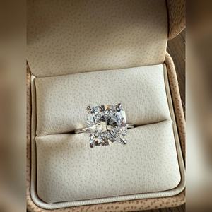 Bague de fiançailles en diamant de laboratoire taille coussin 3 carats, or massif 18 carats, luxe, certifiée IGI, clarté VVS1, achat en gros, expédition mondiale, fournisseur - Product Image 6