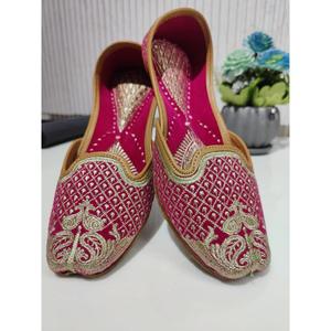 Precio al por mayor zapatos de cuero para niñas solo calzado elegante de moda Zapatos para fiestas estilo de tradición india zapato Rajasthani - Product Image 2
