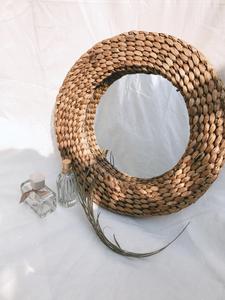 Miroir mural décoratif rond contemporain en jacinthe d'eau/paille tressé à la main, écologique, de luxe, pour la maison - Product Image 3