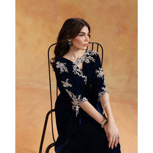 Elegantes Vestidos Kaftan de Terciopelo con Silueta Recta, Cuello en V y Bordado para un Uso Elegante y Cómodo - Product Image 3