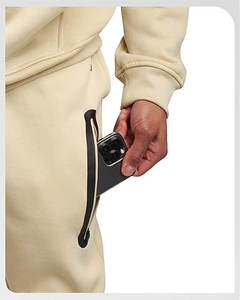 Survêtement à capuche en jersey 100% coton marron clair pour hommes, design respirant, avec logo sur le devant, pour l'entraînement sportif d'hiver. - Product Image 3