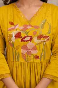 Ensemble de costume Kurta long à col en V pour femmes de qualité supérieure Tenue traditionnelle Fabricant OEM Prix de gros - Product Image 2