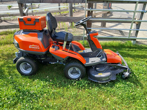 Tondeuse à gazon industrielle thermique 2 temps 125cc R 214TC AWD avec lame cylindrique et bac de ramassage de 100L - Product Image 4