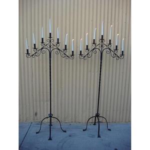 Precio asequible Pilar alto 6 brazos Varilla de hierro recubierta de negro Soporte de vela de pie Exhibición de piso Decoración de jardín para el hogar Portavelas - Product Image 4