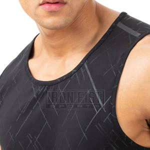 Débardeur de gymnastique décontracté pour hommes OEM gilet d'entraînement en tricot respirant pour le sport en plein air conception sans manches - Product Image 6