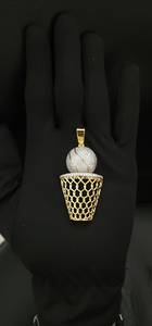 Colgante de Aro de Baloncesto en Acabado Dorado, Completamente Engastado con Moissanita, Joyería Deportiva Hip Hop - Product Image 5