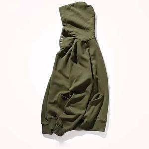 เสื้อฮู้ดดี้ผู้ชายทรงหลวมแบบดรอปโชว์เดอร์ ผลิตตามสั่ง พร้อมปักโลโก้ ผ้าฝ้าย 100% ระบายอากาศดี มีจำหน่าย - Product Image 3