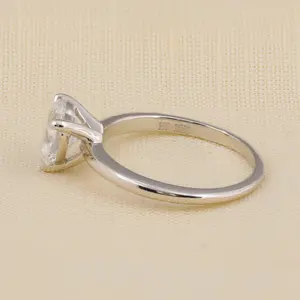 Bague de fiançailles solitaire en diamant de laboratoire en forme de cœur - Product Image 1