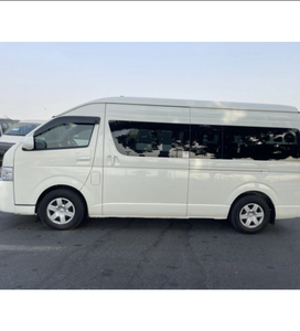Toyota Hiace 2018 Blanca Usada de Segunda Mano, Techo Alto, Volante a la Derecha/Izquierda, con Bajo Kilometraje - Product Image 2