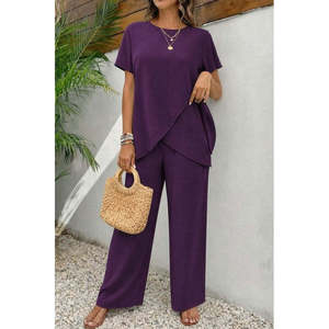 Conjunto de Dos Piezas para Mujer, Blusa de Manga Corta con Cuello Redondo y Corte Asimétrico con Detalle de Tela Arrugada y Pantalones, 36283 - Color Ciruela - Product Image 1