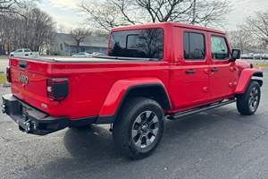 Jeep Gladiator Overland 2020 Usado, 4x4, Motor V6, Tracción en las Cuatro Ruedas, Color Rojo Fuego, Mayormente Usado en Climas Cálidos - Product Image 3