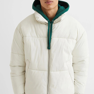 Explora las Chaquetas Acolchadas Ligeras que Ofrecen Máxima Calidez y un Tamaño Mínimo para tus Aventuras Invernales - Product Image 1