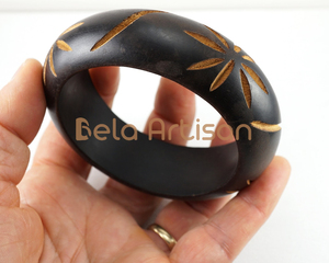 BELA ARTISAN Brazaletes Redondos Gruesos de Madera de Palisandro Hechos a Mano y Ecológicos, Talla 6, Estilo Kada, Joyería Moderna de Origen Ético - Product Image 3