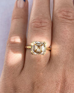 4.05 Ct Champagne Asscher Cut Moissanite Solitaire Bague en argent 925 avec réglage élégant demi-lunette parfait pour le mariage - Product Image 4