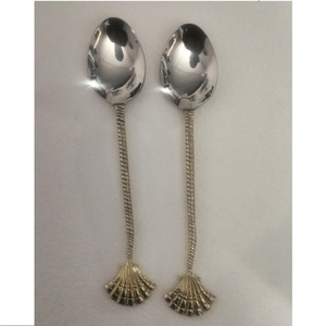 ชุดอุปกรณ์เสิร์ฟสลัดวินเทจ 2 ชิ้น หัวสแตนเลสทนทาน ด้ามจับทองเหลืองหล่อขึ้นรูป ลวดลายปั๊มนูน ขัดเงาแบบกระจก - Product Image 1