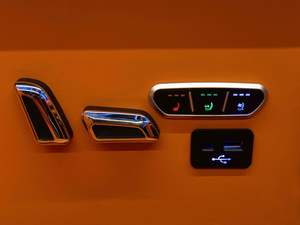 Nuevo/Usado 2025 para Toyota Hiace 3.0L Automático Naranja Asientos de Cuero VIP Techo Estrellado Faros LED/Xenón en Venta - Product Image 3